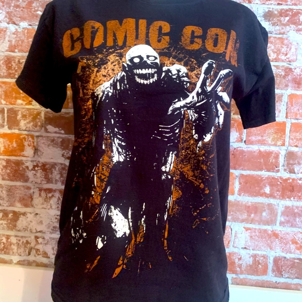 Comicon wizardworld zombie shirt